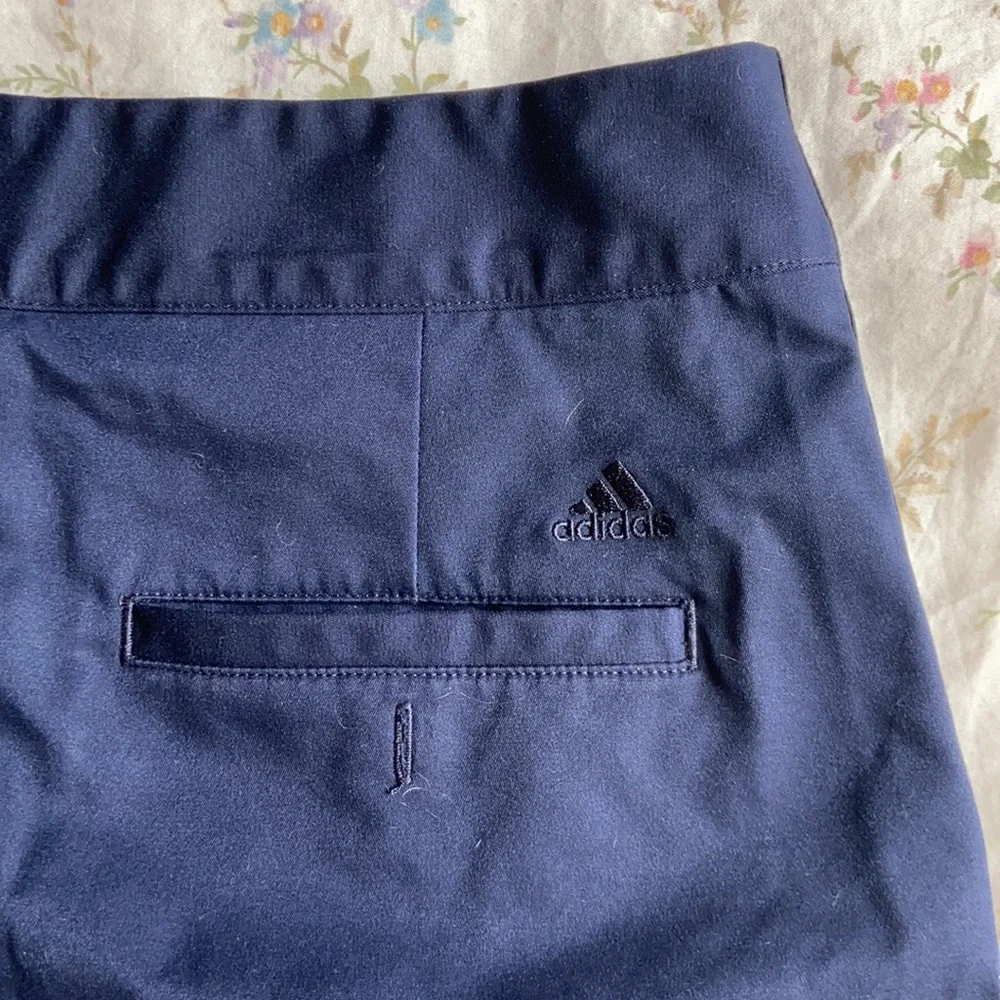 Adidas golf skirt size 6 with built in shorts and side pockets, never worn - Picture 3 of 11